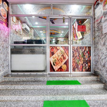 Joy Maa Tara Hotel & Restaurant Колката Екстериор снимка