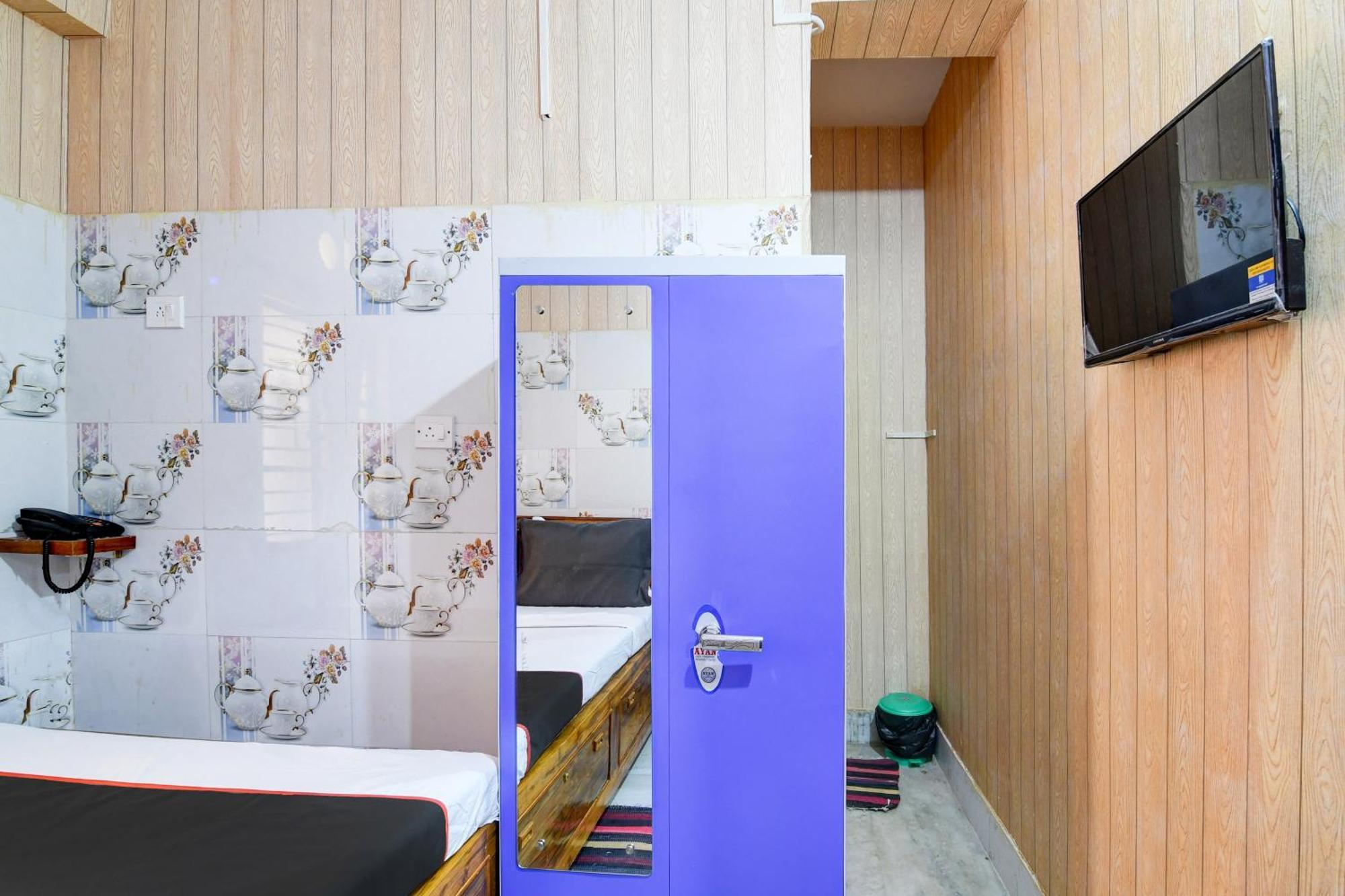 Joy Maa Tara Hotel & Restaurant Колката Екстериор снимка